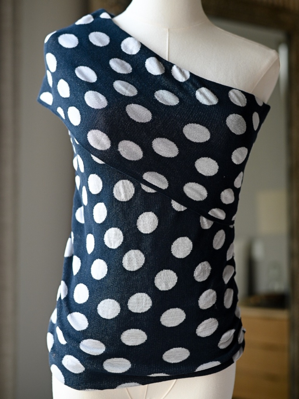 CLUB MÓNACO Navy blue and white polka dots one shoulder knit top.  Size Small.